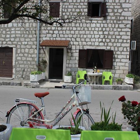 Mare E Montagna Apartman Kotor Kültér fotó